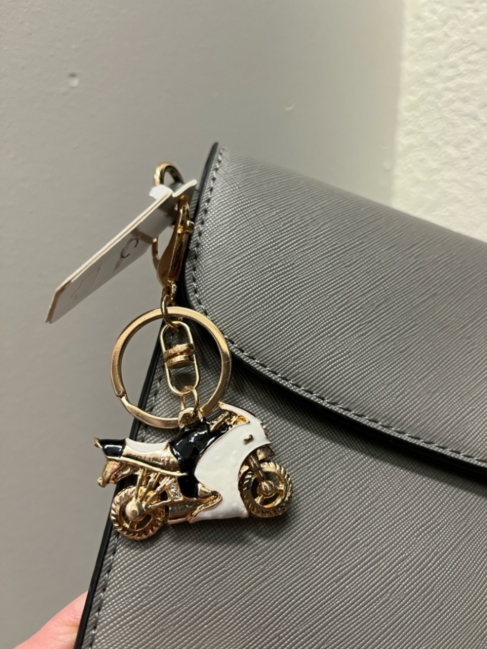 Grey Saffiano Crossbody with keychain - Picture 3 of 3